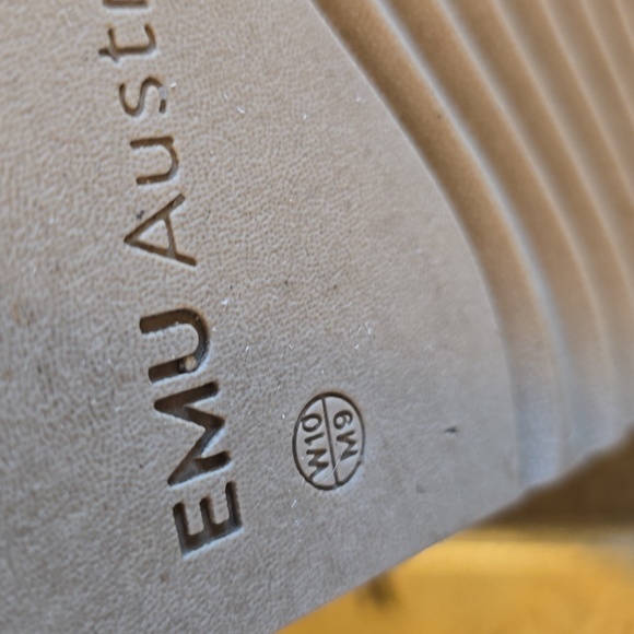 EMU Australia finest sheepskin lining - Picture 9 of 10